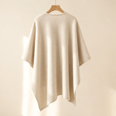 Poncho Lía crema de espaldas